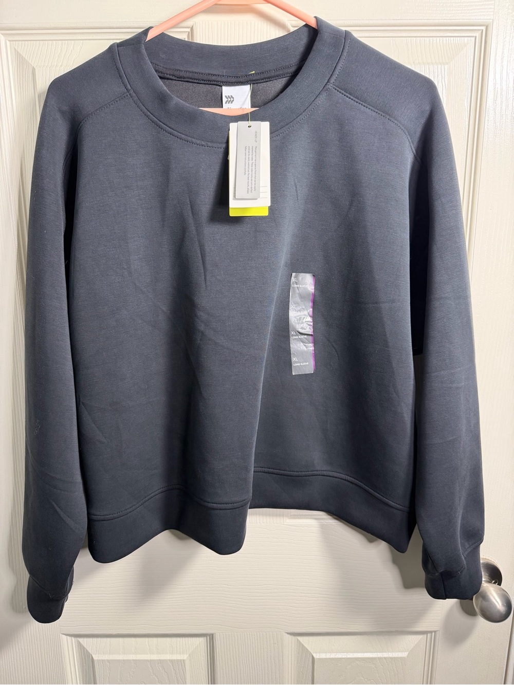 NWT Women’s all in motion Black Crewneck Sweatshirt, size XL